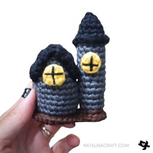 Free Crochet Pattern – Haunted Manor Dollhouse