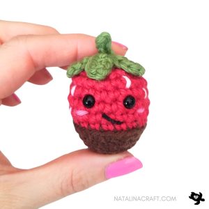14crochet choclate strawberry