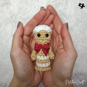 crochet tiny gingerbread man in hands