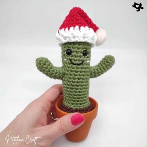 crochet christmas cactus with santa's hat