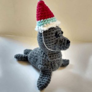 crochet seal with party hat
