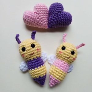 2 vlaentines bee crochet